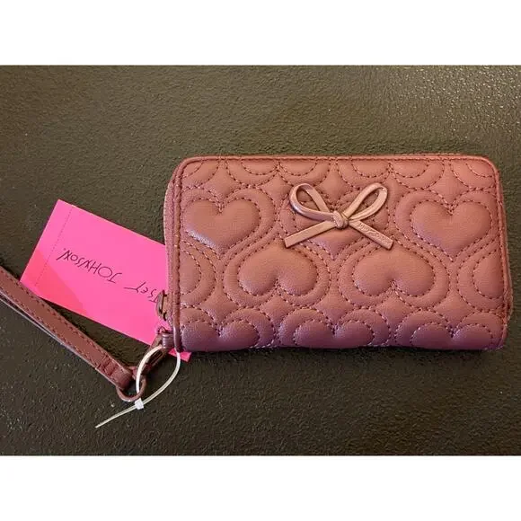 Betsey Johnson Plum Quilted Heart Wristlet Wallet – NWT - Picture 1 of 4